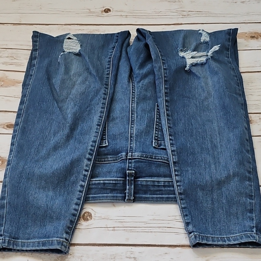 Maurices Everflex High-Rise Medium Wash Distressed Jeans Size 14 Short - Picture 3 of 14